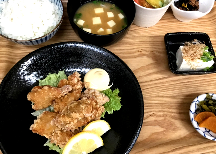 国産若鶏モモ肉の中津風唐揚げ定食