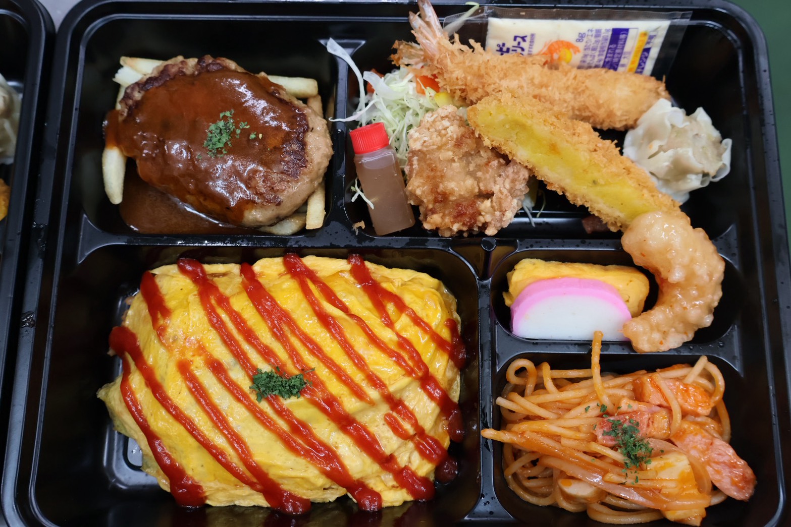 お子様用オムライス弁当1,300円 オムライス・ハンバーグ・ナポリタン