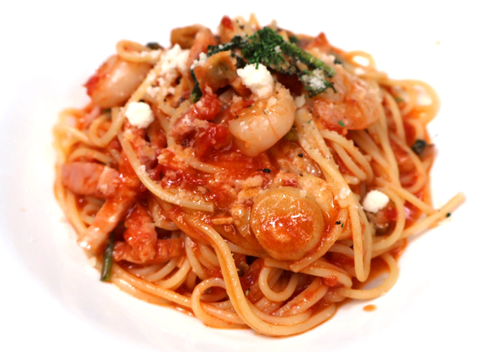 エビとエリンギ茸のトマトパスタ