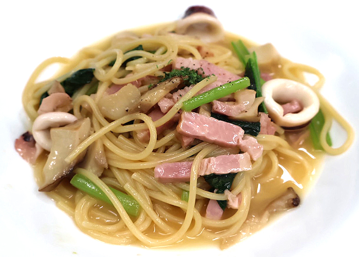 ヤリイカと小松菜のバター醤油パスタ